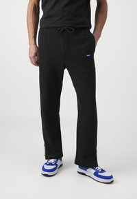 HUGO NANETTI - Pantalones deportivos - black
