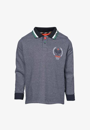 Marineblauw poloshirt met lange mouwen, een groen en wit gestreepte kraag, decoratieve knopen en tennis-thema borduursel op de borst.