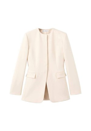 Chaqueta ajustada de un beige claro, con un diseño entallado, escote redondo y bolsillos frontales. Tejido suave con una estética minimalista.