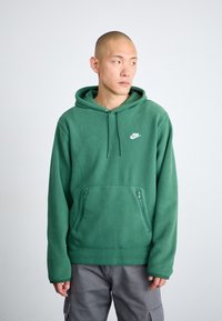 Nike Sportswear CLUB WINTERIZED - Felpa in pile - fir/white