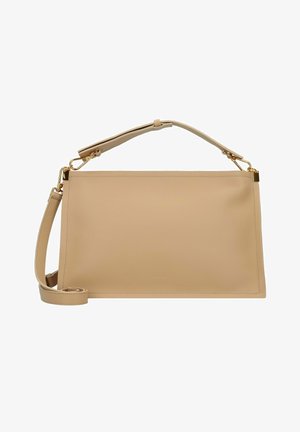 Sac à main en cuir beige avec une forme structurée, une bandoulière détachable et des accents en métal doré. Texture lisse et design minimaliste.
