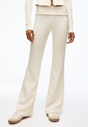 Bershka, FLARED - TROUSERS - Pantaloni - beige