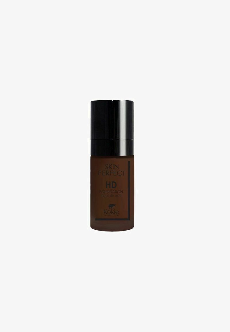 Brun glasflaska med svart pump-lock, märkt "Skin Perfect HD Foundation." Har en minimalistisk design och en logotyp med ett djur-emblem.