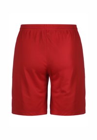 Pantalones cortos rojos con cintura elástica, hechos de una tela suave. Presentan un corte relajado y sin bolsillos visibles ni detalles de diseño adicionales.