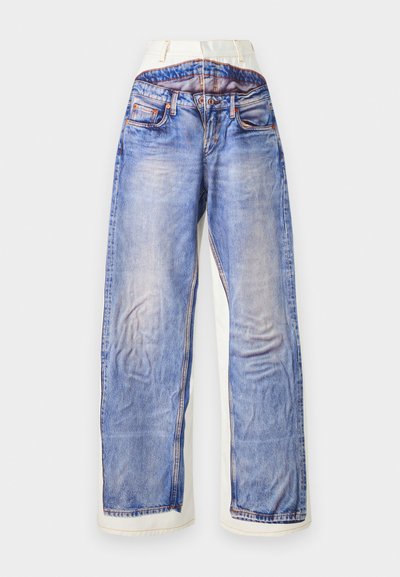 Ksenia Schnaider AUGMENTED - Relaxed fit jeans - white/blue