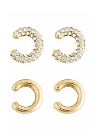 Guldtonede øreringe i to designs: det ene sæt har klare rhinsten arrangeret i en halvmåneform, mens det andet har et glat, buet design.