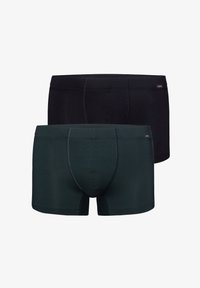 Seleccionado, laurel black