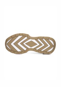 Sneakersole met een getextureerd rubbermateriaal. Bevat een zigzagpatroon in beige en wit, met een centraal diamantvormig accent.