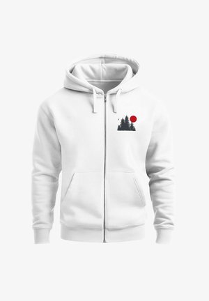 Weißer Reißverschluss-Hoodie mit einer vorderen Kängurutasche, Kapuze mit Kordelzug und einem Grafikdruck von dunklen Bäumen und einer roten Sonne auf der Brust.