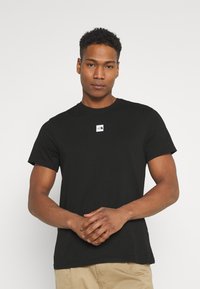 The North Face CENTRAL LOGO  - T-shirt estampada - black