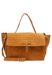 Sac cartable en daim marron avec une bandoulière amovible, un accent tressé à l'avant, une fermeture à rabat et une poignée unique sur le dessus.