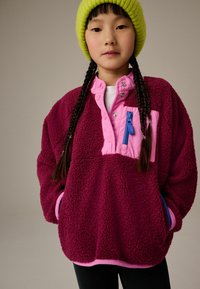 Next REGULAR FIT - Pulover din fleece - berry red