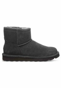 Grau Wildleder Stiefelette mit einem weichen Fellfutter, runder Zehenform und Gummisohle. Verfügt über Nahtstickerei und ein dekoratives Riemendetail.