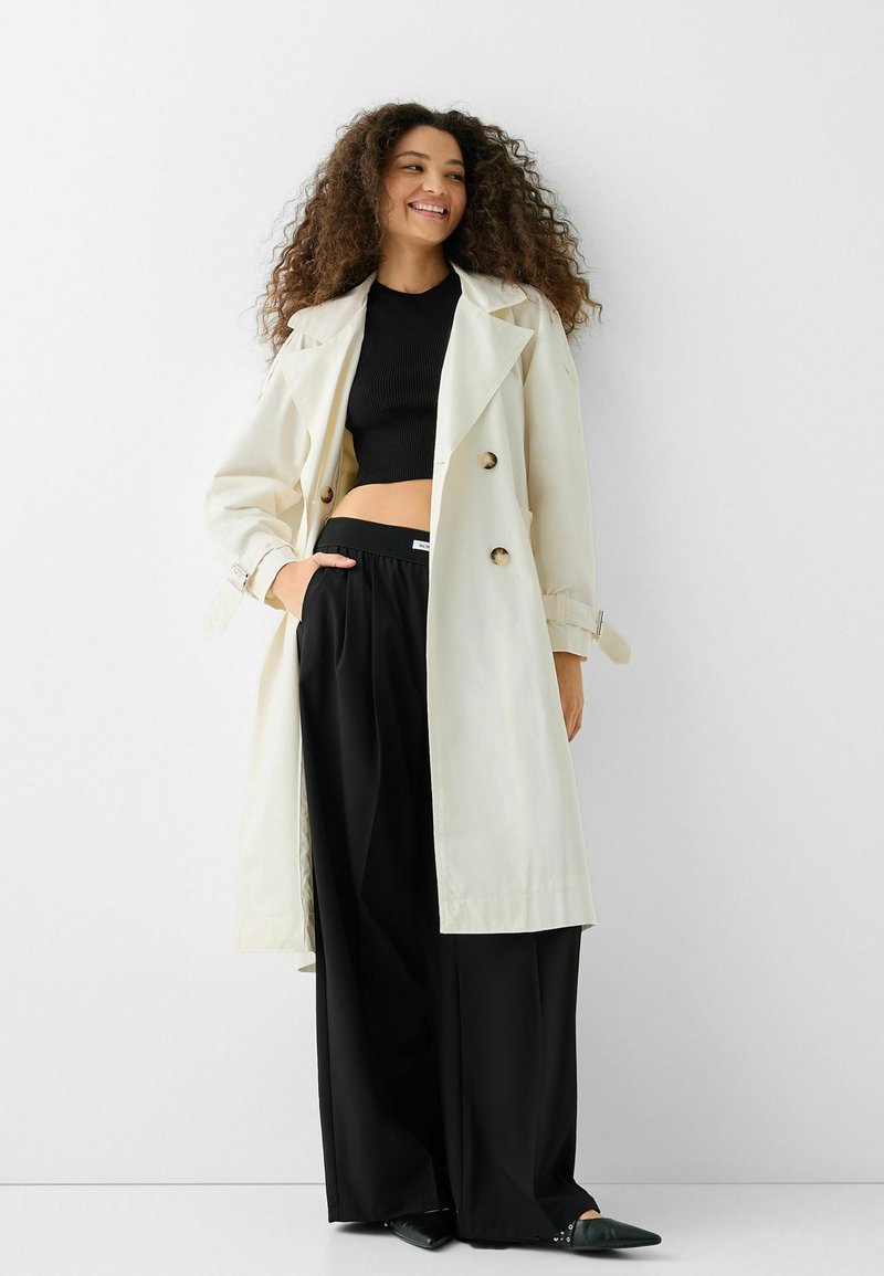 Bershka Trenchcoat wit