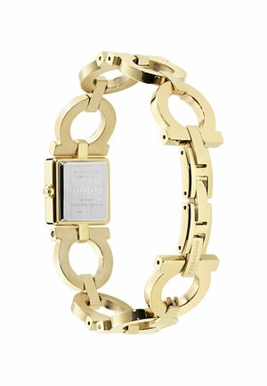 Ceas brățară Ferragamo în ton auriu, cu față pătrată, spate din oțel inoxidabil și numele brandului gravat pe închizătoare și pe spatele carcasei.