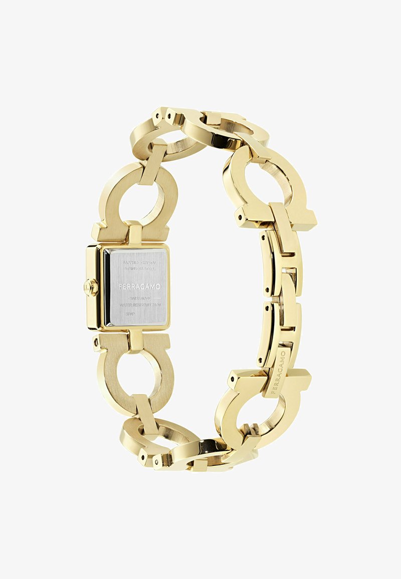 Goldfarbene Ferragamo-Armbanduhr mit Gliederarmband, quadratischem Zifferblatt, Edelstahlrückseite und eingraviertem Markennamen auf dem Verschluss und der Gehäuserückseite.
