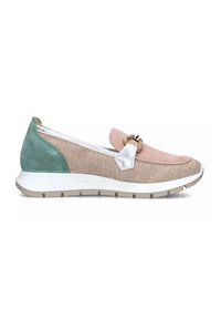 Scarpa leggera da indossare facilmente, con punta in suede rosa, corpo beige testurizzato, tacco in suede teal, accenti metallici e suola bianca flessibile.