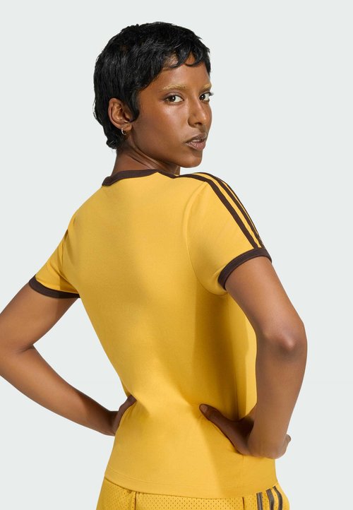 adidas SLIM T-SHIRT - Print T-shirt - preloved yellow aurora coffee — photo 4