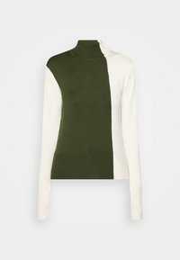Sweter z golfem, wykonany na drutach, w designie z bloku kolorów; jedna strona w kolorze oliwkowym, a druga w kolorze kremowym. Dopasowany, gładka struktura.