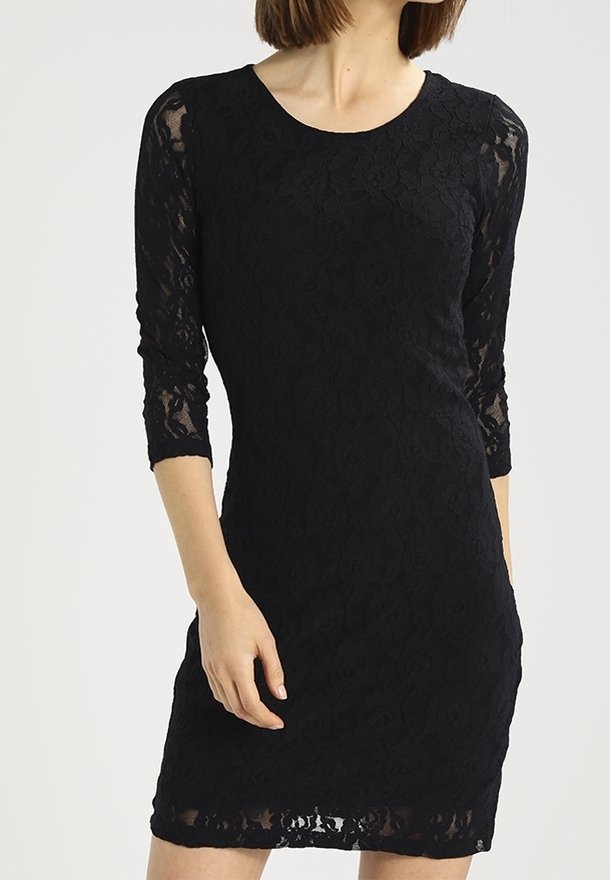 Robe en dentelle noire à manches trois-quarts, présentant un motif floral et une coupe ajustée. Le tissu a une texture douce et un léger éclat.