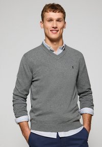 Unselected, gray vigore