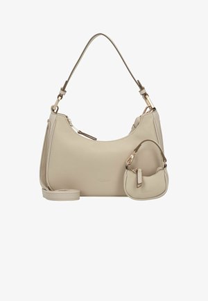 Bolso de mano de cuero beige con una superficie texturizada, que presenta una larga correa para el hombro y un pequeño estuche a juego adjunto. Accesorios en tono dorado.