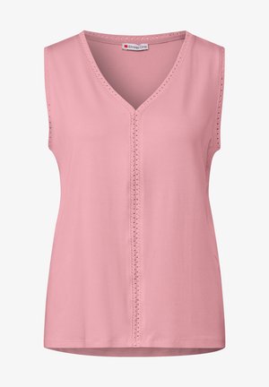 Růžový bezramínkový top s výstřihem do V, který má dekorativní očkové detaily podél výstřihu a vertikální šev pro zvýšení textury.