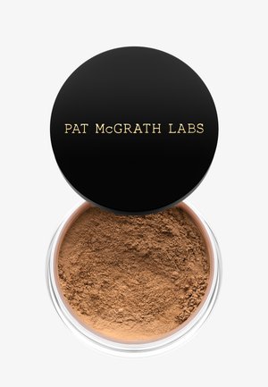PAT McGRATH LABS SKIN FETISH: SUBLIME SETTING POWDER - Spray e polveri fissanti - MEDIUM DEEP 4