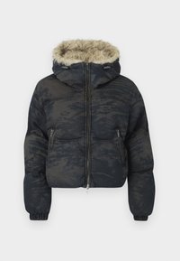Donsjack in donkerblauw met een gestructureerde, geprinte afwerking. Beschikt over een bontvoering capuchon, ritssluiting en elastische manchetten.