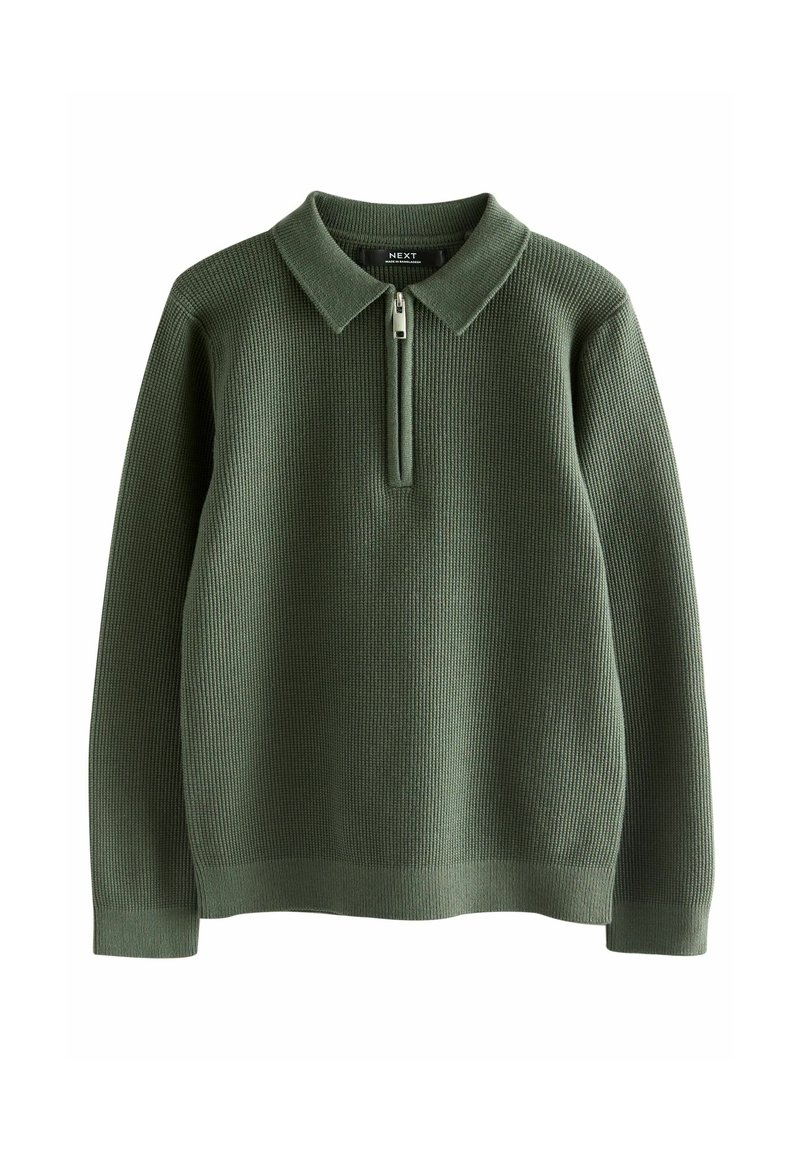 Maglione verde oliva, texturizzato, con colletto a zip; presenta un tessuto a coste e una vestibilità rilassata, ideale per essere indossato a strati in clima più fresco.