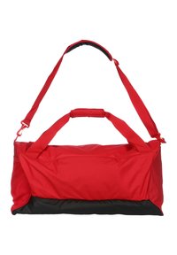 Borsa duffel rossa con manico superiore imbottito e tracolla rimovibile, presenta dettagli neri alla base ed è realizzata in tessuto sintetico resistente.