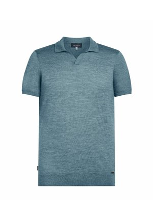 Polo à manches courtes en tissu tricoté texturé de couleur bleu clair, avec un col et une petite étiquette logo en bas d'ourlet.