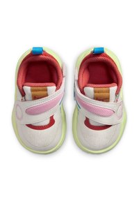 Nike Performance TEAM HUSTLE D 11 - Scarpe da basket - summit white/barely volt-coconut milk