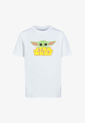 Tricou alb din bumbac, având un personaj verde cu ochi negri mari și urechi rozalii, deasupra textului galben "STAR WARS."