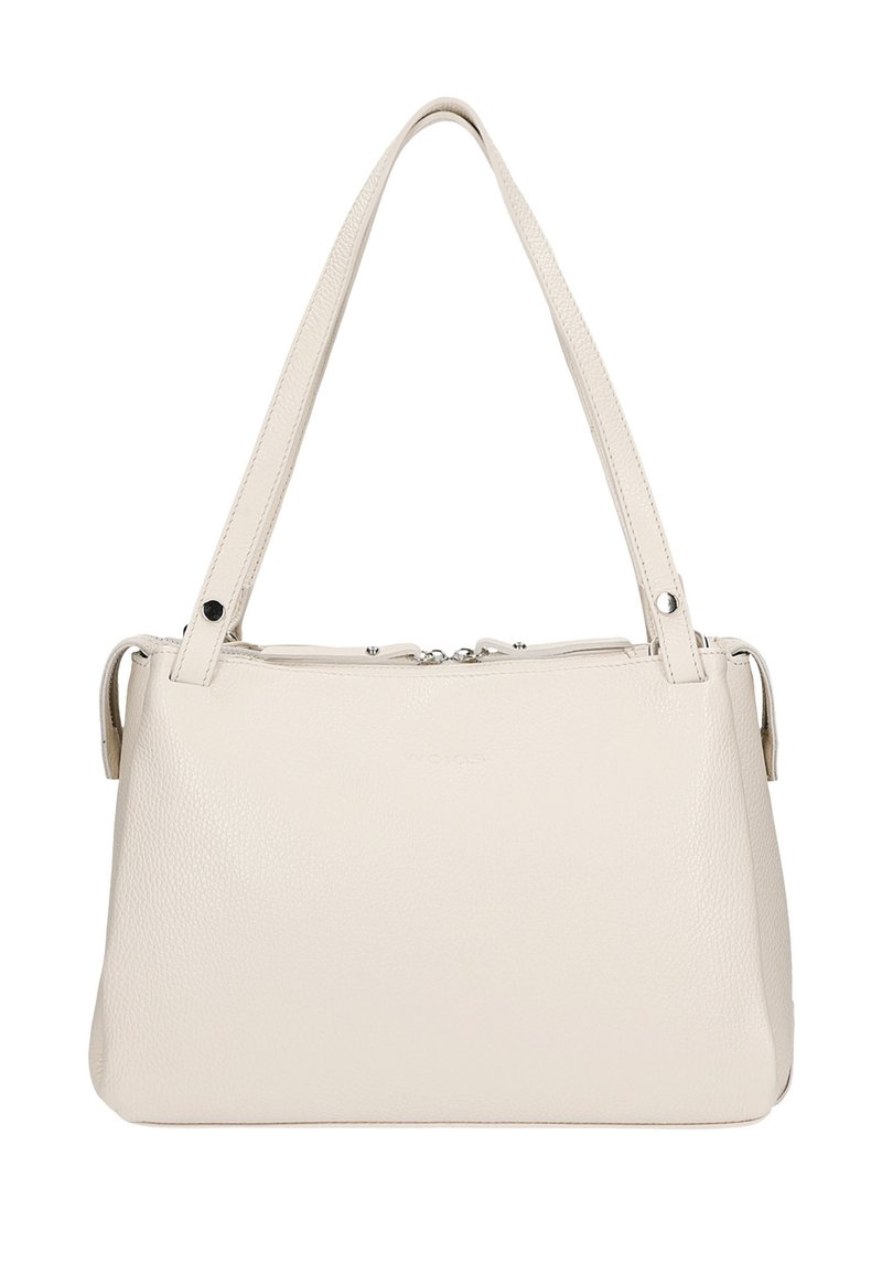 Beige leren handtas met dubbele schouderbanden, ritsluiting, textuur op het oppervlak en minimale branding op de voorkant. Compact en gestructureerd ontwerp.