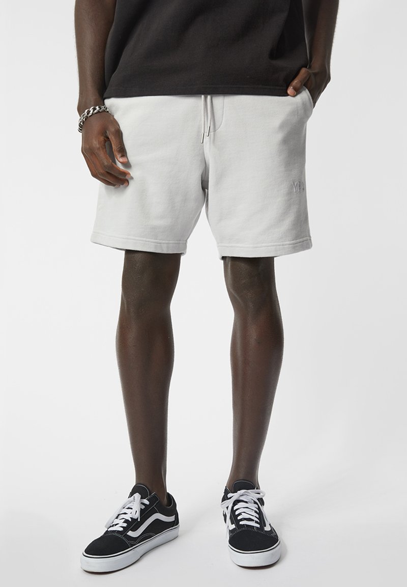 Herren Chino Shorts | YOUNG POETS SOCIETY FYNN PEACHED Shorts cool grey/hellgrau - KJ07860 Herren Chino Shorts | YOUNG POETS SOCIETY FYNN PEACHED Shorts cool grey/hellgrau - KJ07860