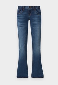 Jean en denim bleu avec un léger évasement au bas, détails délavés sur les cuisses, bouton sur le devant et poches.