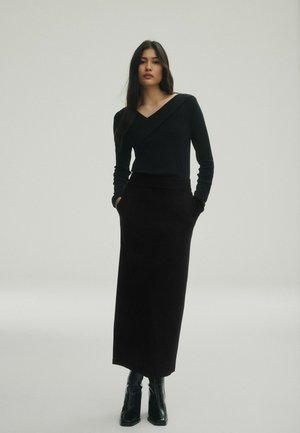 Pencil skirt - black