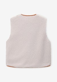 Gilet en polaire de couleur gris clair doux, avec une surface texturée. Le dos est sans manches avec un col rond et une bordure marron contrastante.