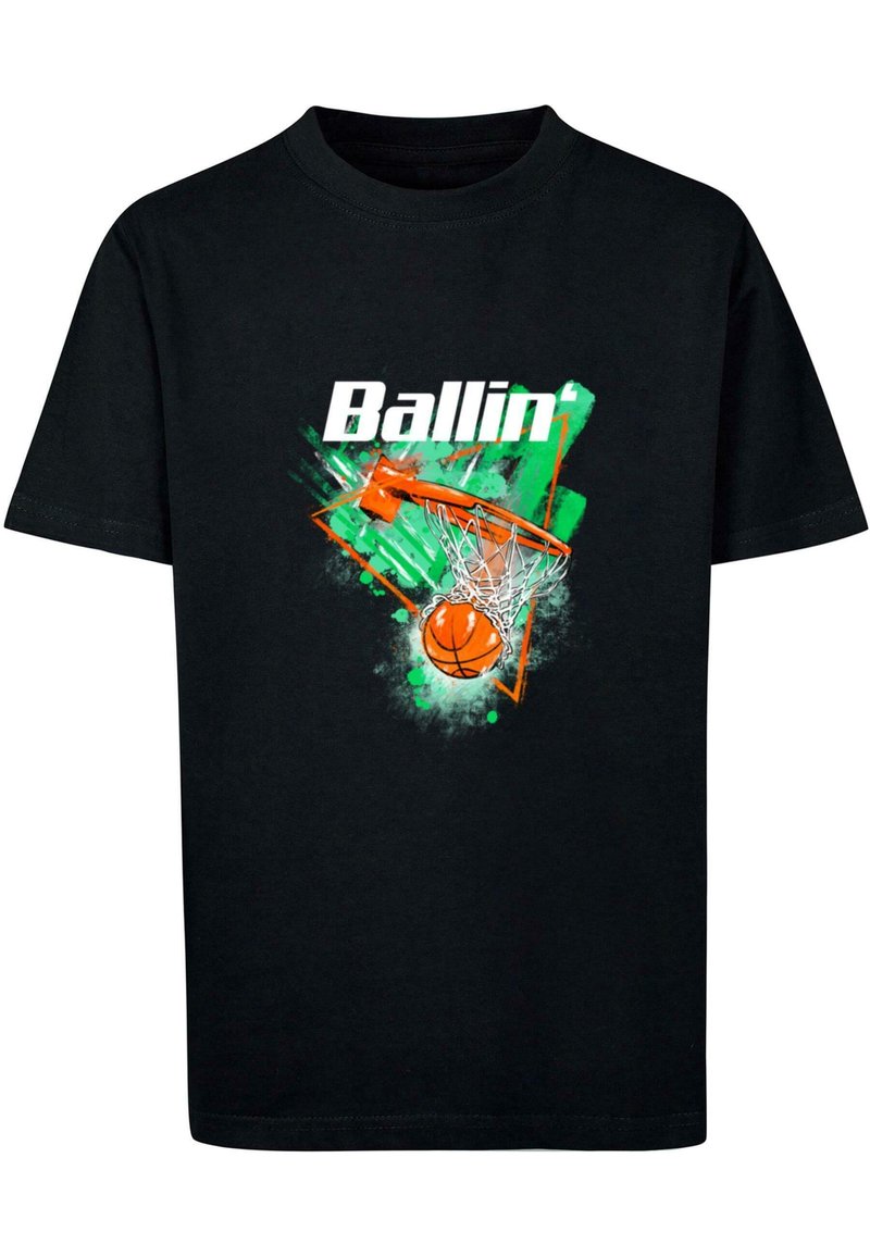 Svart bomull t-shirt med en färgglad grafisk bild av en basketkorg och boll, med ordet "Ballin'" tryckt i vitt och gröna accenter.