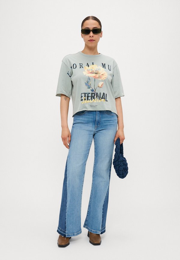 ONLLUCY LIFE FLOWERS - Print T-shirt - abyss3