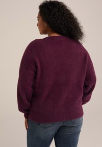 WE Fashion CURVE - Neuletakki - violet