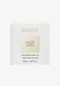 Valkoinen laatikko, jossa on teksturoitu pinta ja kohokuvioitu kuvio. Kultaiset kirjaimet teksti "BABOR HSR LIFTING" ja tuotetiedot alla. Sisältö 50 ml.