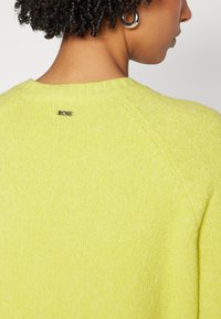 BOSS FEBISAN - Stickad tröja - medium yellow