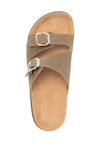 Bruna mockasin-sandaler med två justerbara remmar som har silverfärgade spännen. Vadderad sula och texturerad yttersula för bra grepp.