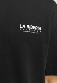 Jack & Jones JORMERCADO TEE SS CREW NECK - Trükipildiga T-särk - black