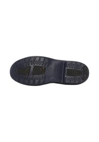 Černá gumová podrážka boty s vzorovaným gripem, která má hladký střední úsek, texturované okraje a jemné barevné skvrny.