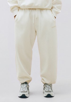 Bershka, JOGGER - TRACKSUIT BOTTOMS - Træningsbukser - white