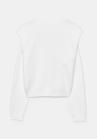 Biela krátka mikina s jemnou textúrou, okrúhlym výstrihom a ramennými vypchávkami. Rebrované manžety a lem, jednoduchý a minimalistický dizajn.