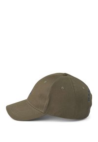 Gorra de béisbol de algodón color verde oliva con visera curva y seis ojales de ventilación. Presenta texto bordado en azul "U.S. Army" en el lateral.